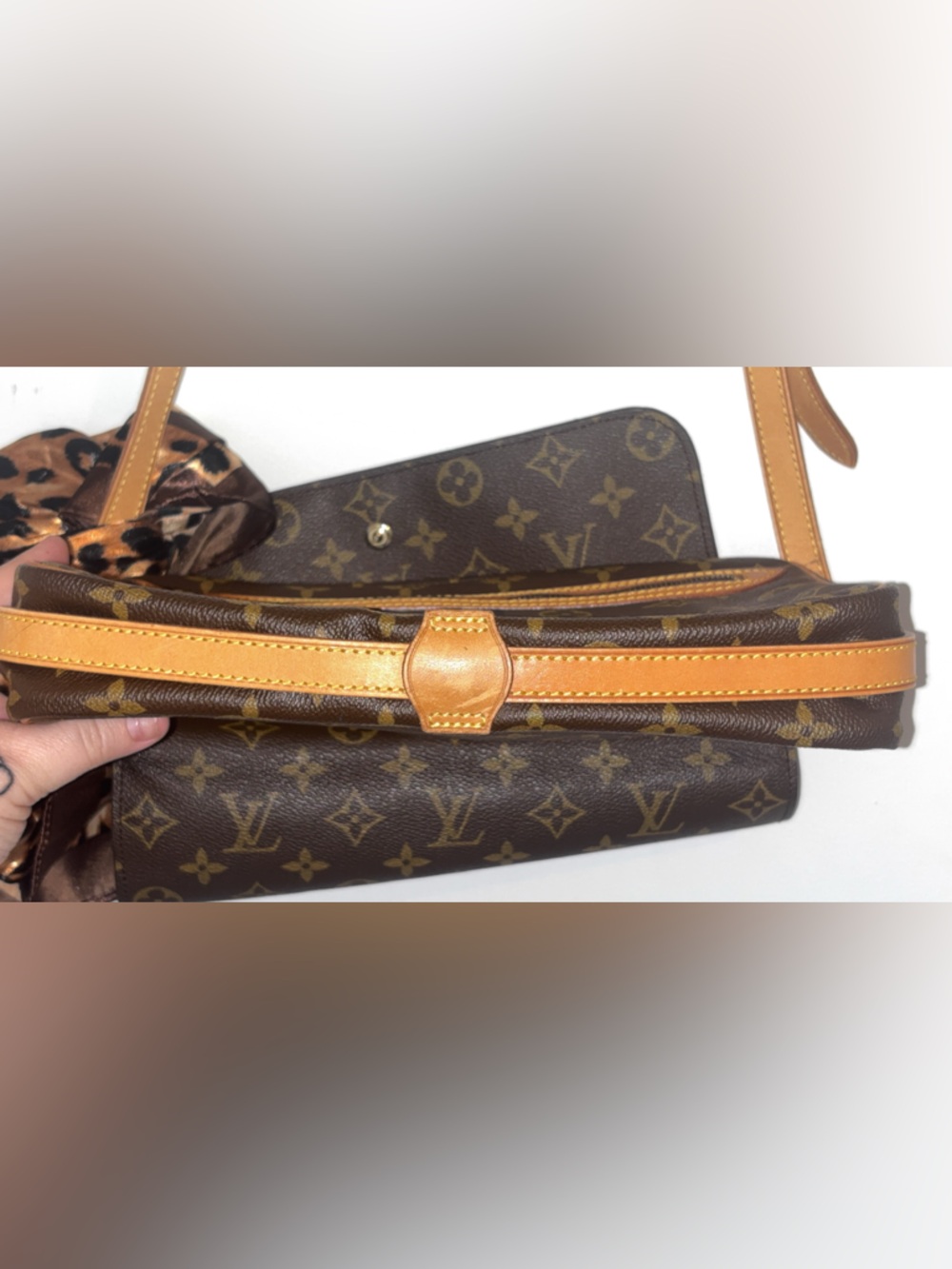 Louis Vuitton Vintage Crossbody w/COA - Picture 6 of 16